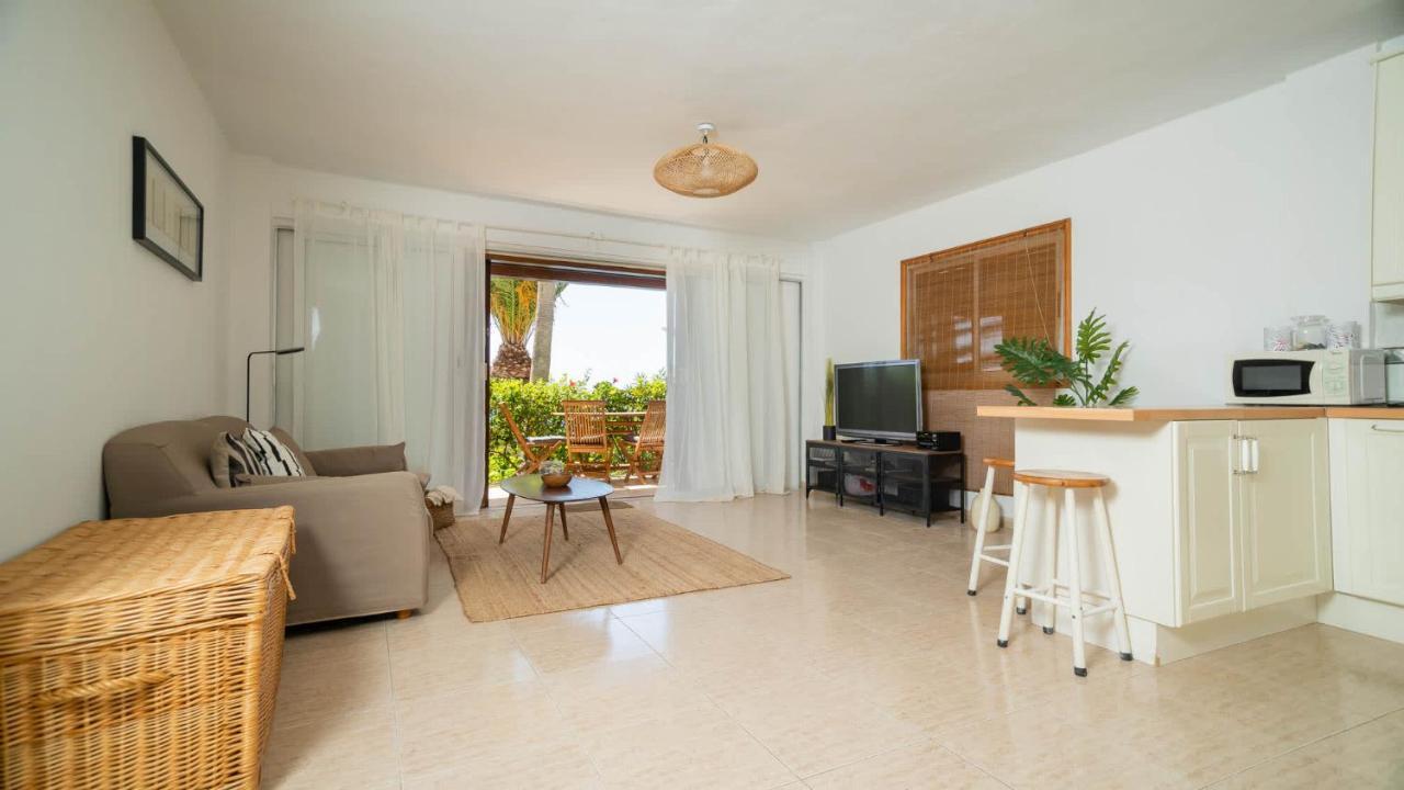 Ocean Front Two Bedroom Apartment Puerto de Santiago  Luaran gambar