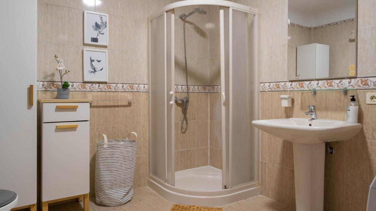 Ocean Front Two Bedroom Apartment Puerto de Santiago  Luaran gambar